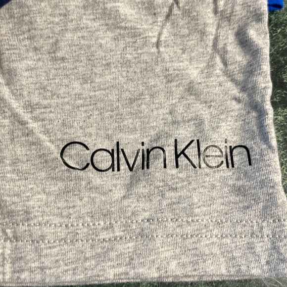 Calvin Klein 100% cotton T-shirt set 2 black, 2 blue and grey size 7/8 - Picture 3 of 9